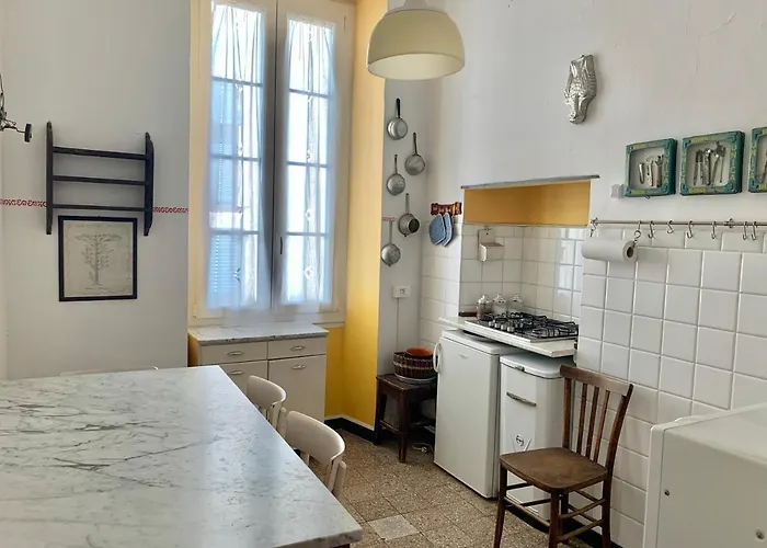 Apartament Historic Building By The Sea Finale Ligure