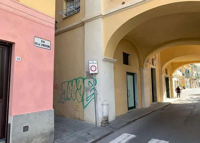 Historic Building By The Sea Apartament Finale Ligure
