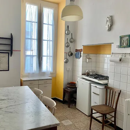 Appartamento Historic Building By The Sea Finale Ligure