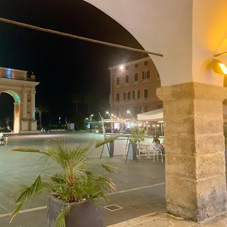 - Dimora Storica In Centro A 50 M Dal Mare Apartmán